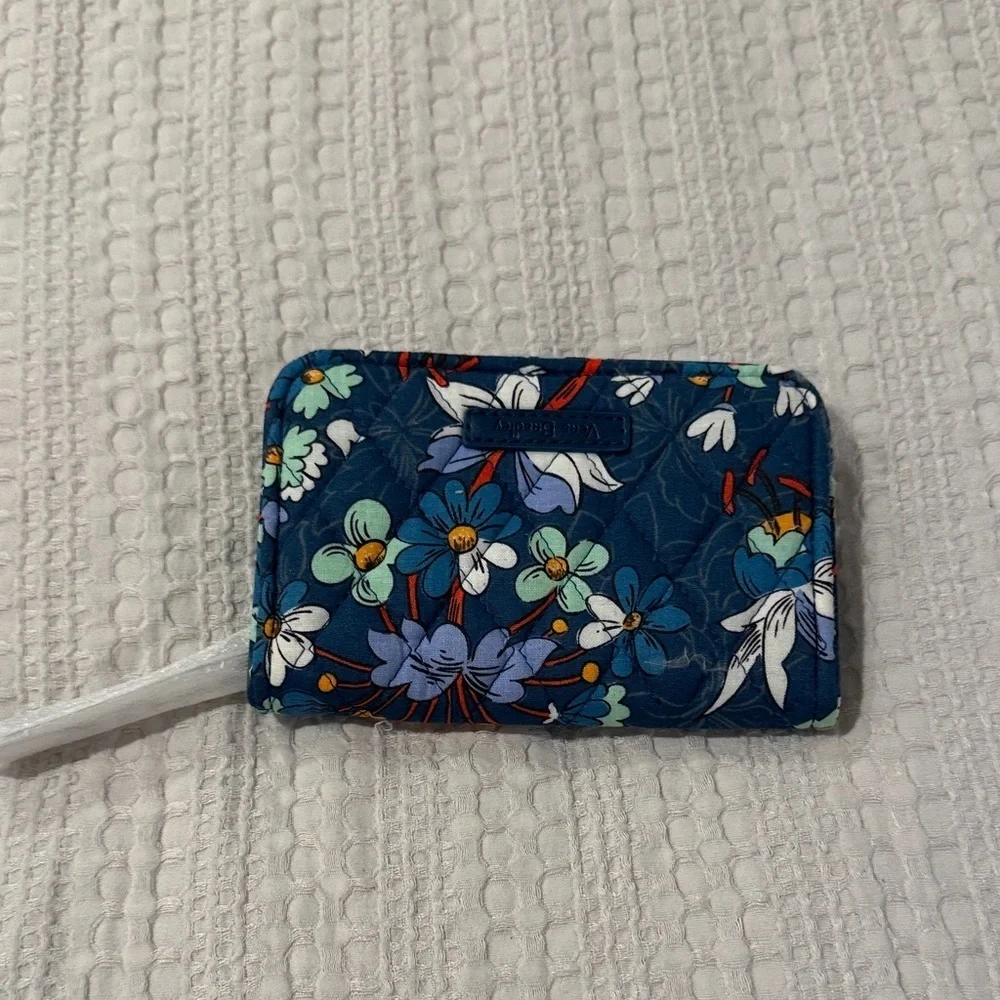 VERA BRADLEY RFID Accordion Wristlet in 